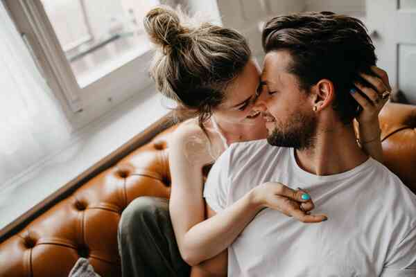 Tên Hương là người nhạy cảm trong tình yêu